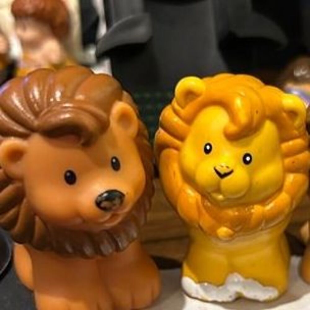 Fisher Price Little People Lion Lot of 2 - Noahs Ark, Zoo